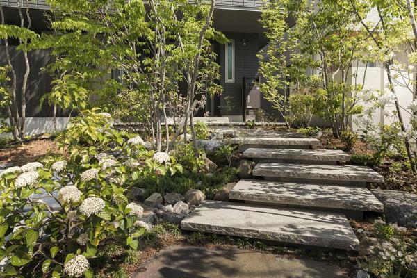 現代庭院，一抹留白、一堵牆，簡單中的美好