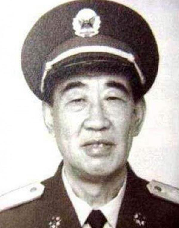 他曾擔任中央警衛師師長，65歲升中將，71歲升上將，活到97歲