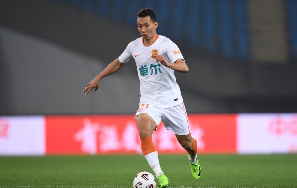 李金羽沒看錯人！一手提拔的武漢隊王牌中衛，如今成後防核心