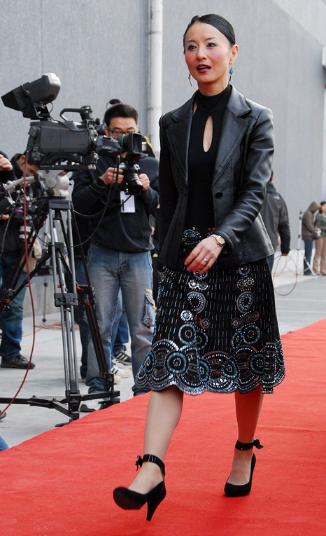 56歲李賽鳳穿搭真時髦,無論禮服還是西裝,造型一套比一套有味道 56歲李賽鳳穿搭真時髦,無論禮服還是西裝,造型一套比一套有味道