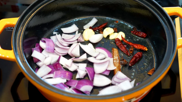 十週年慶食譜|番茄紅酒燉牛腩,牛腩的美味、紅酒的浪漫盡在這裡 十週年慶食譜|番茄紅酒燉牛腩,牛腩的美味、紅酒的浪漫盡在這裡