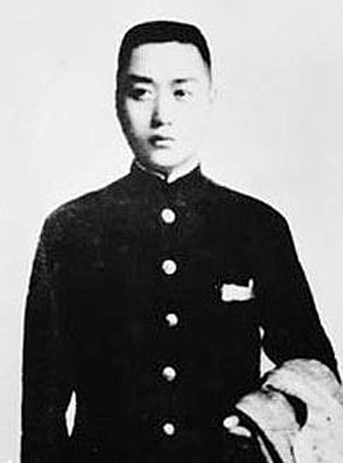 賀龍和周恩來關係有多好？當面開玩笑：你家餐桌上沒有大好形勢