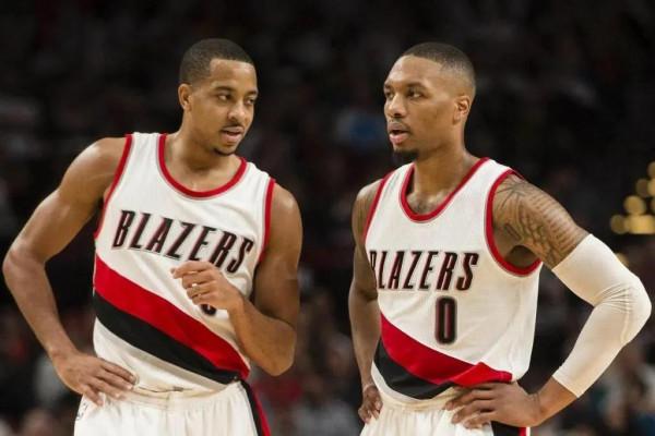 美媒列出了2021-22賽季至今場均得分最多的二人組，詹眉並列第一