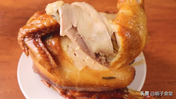 電飯煲燒雞,不加一滴水,肉鮮味美,軟爛不膩,出鍋饞得流口水 電飯煲燒雞,不加一滴水,肉鮮味美,軟爛不膩,出鍋饞得流口水