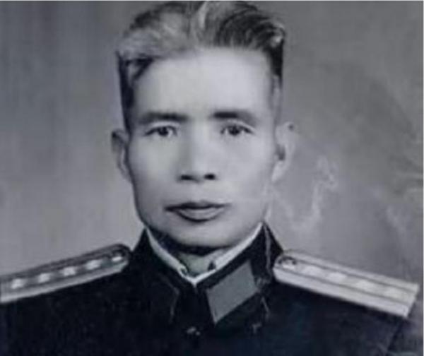 上海姑娘嫁給副部長，7年後丈夫突然坦白：其實我是毛主席的堂弟