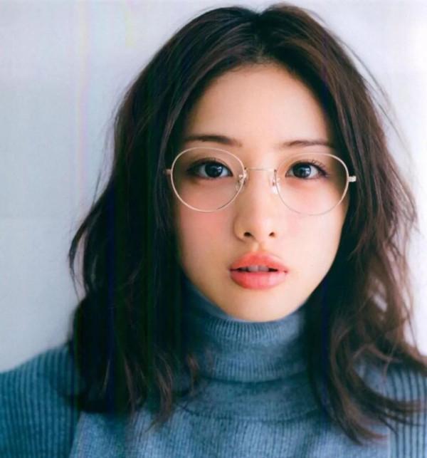 戴眼鏡也貌美十足的日本女藝人，每一位都太可了