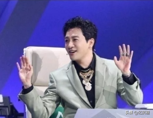 47歲的蘇有朋形象大變完全認不出來，成“玻尿酸男神”