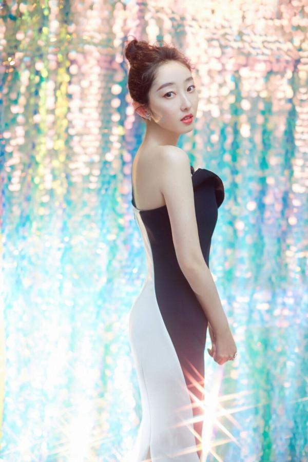 人前體面，人後畸形，這5位瘦成紙片人的明星，比你想象的誇張