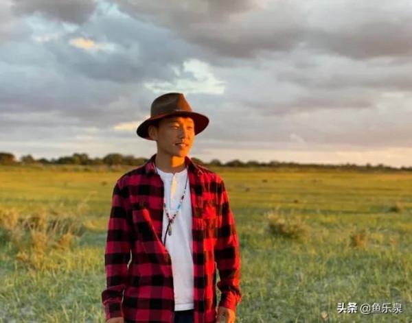 傲日其愣:從被校長羞辱的差生,逆襲到《星光大道》的年度總冠軍 傲日其愣:從被校長羞辱的差生,逆襲到《星光大道》的年度總冠軍