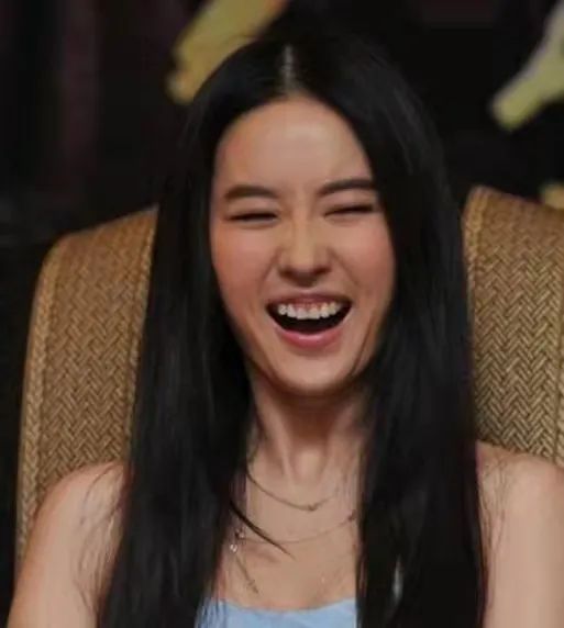 只要一大笑，顏值就垮掉的5位明星，劉亦菲女神形象全無