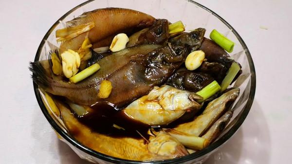 炸魚時，最忌直接下鍋炸，教你正確做法，魚又酥又脆不腥氣，真香