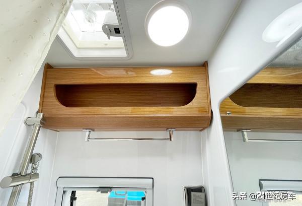 邁巴赫同款配色?這款福特房車只能打82分,剩下的666 邁巴赫同款配色?這款福特房車只能打82分,剩下的666