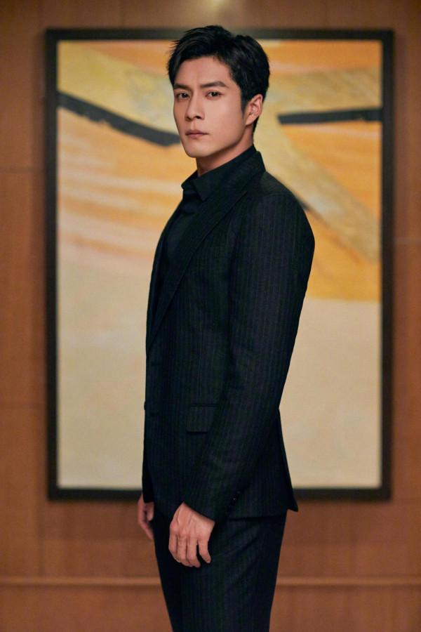 韓東君復古條紋西裝造型，被大帥哥韓東君驚豔到的一天