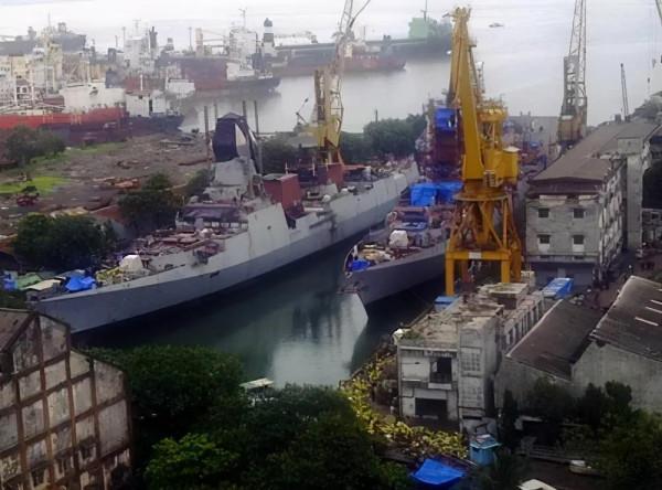 由於政府給予國有企業優先權，印度的海軍和私營造船廠陷入困境