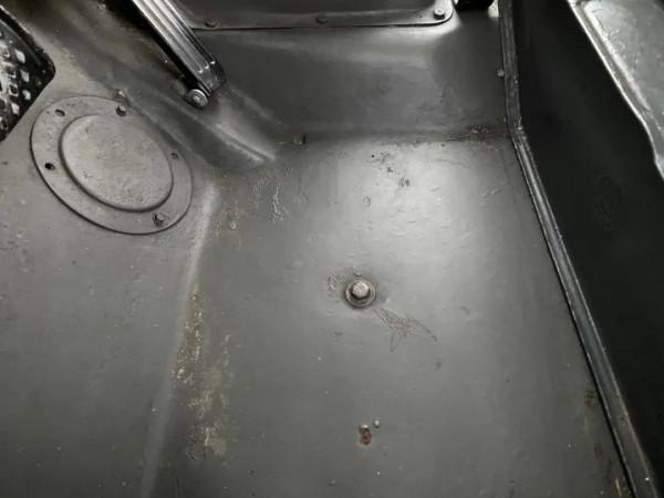 越野車的鼻祖，一塵不染的1950年威利斯吉普車