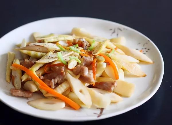 25元一斤比肉還貴!浙江大姐給雷竹“蓋棉被”,讓竹筍價格翻倍 25元一斤比肉還貴!浙江大姐給雷竹“蓋棉被”,讓竹筍價格翻倍