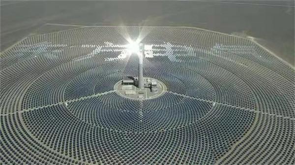 一萬多面鏡子，年發電近2億千瓦時的發電站，比科幻大片還壯觀