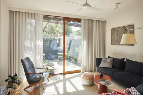 真羨慕國外，沒錢也能住120㎡小複式，客廳連院子，一片悠閒愜意