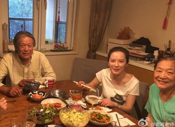 著名錶演藝術家李苒苒曬與丈夫馬精武合照，丈夫瘦削門牙掉了一顆