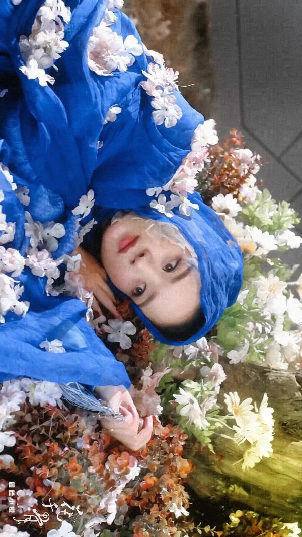 趙麗穎桌布：你的笑容燦爛無雙，你的雙眸璀璨如星