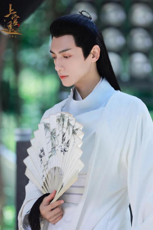 羅雲熙明星桌布：你的眼神在溫柔些，月亮會融化，我也會