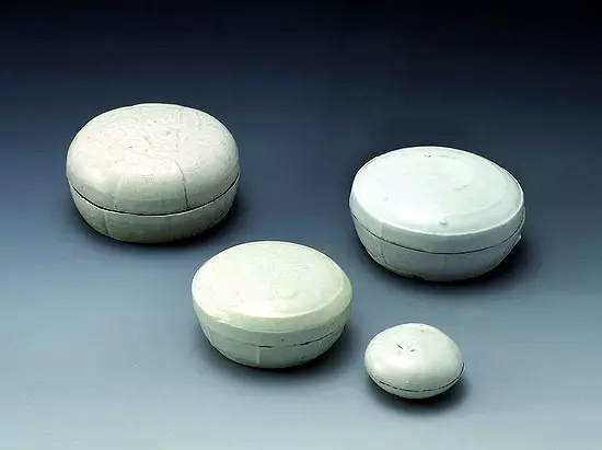 新加坡海域古沉船發現大批元青花