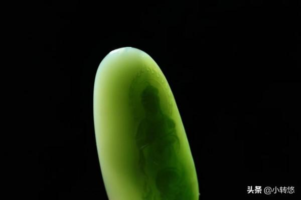 龍是九五之尊，四靈之首，更是天子的代表，象徵著權勢、尊貴