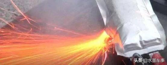 從特斯拉的爆炸保險絲說起，新能源汽車廠商為了預防自燃絞盡腦汁