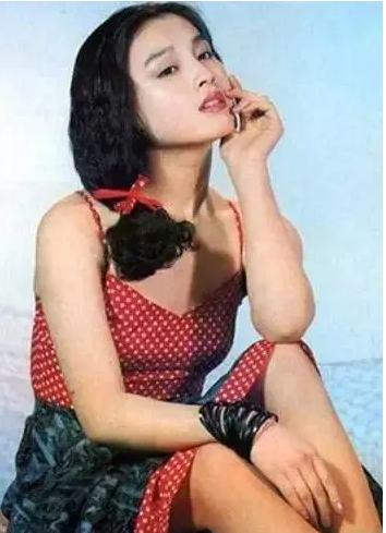 演員趙明明：為愛息影，生女後被棄，被婚姻傷透的心不敢再開啟