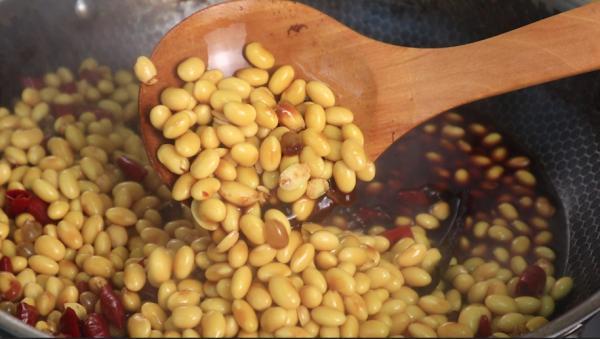 黃豆辣醬怎麼做才好吃？分享我家的“獨家秘方”，夾饃拌麵真解饞