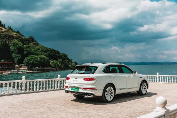 “失去聲浪”的賓利添越如何引人注目 | CAR REVIEWS