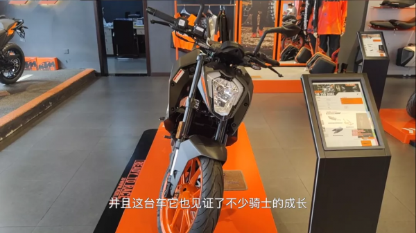 我們又雙叒叕提車了,這次是臺KTM 250 Duke摩托 我們又雙叒叕提車了,這次是臺KTM 250 Duke摩托