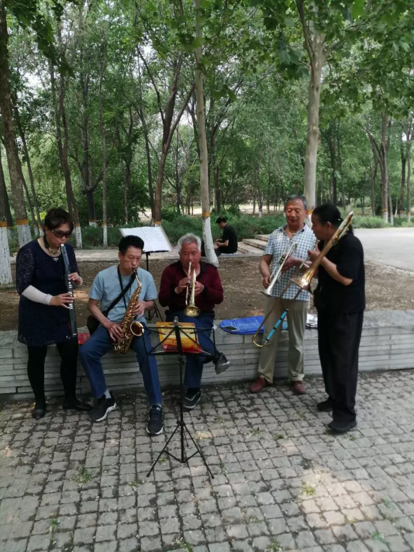 路遇平民樂隊（散文）