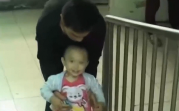 真實故事：陝西1歲幼童患怪病，身體長出鐵釘，醫生查明真相