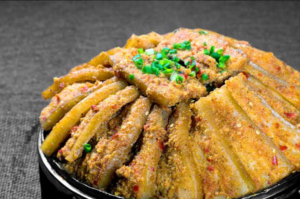 做粉蒸肉，不要直接蒸，老師傅分享2個竅門，酥爛入味不夾生