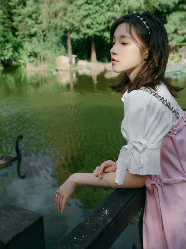 宋雨綺好會扮“嫩”,穿蓬蓬裙打扮清純甜美,是直男喜歡的感覺 宋雨綺好會扮“嫩”,穿蓬蓬裙打扮清純甜美,是直男喜歡的感覺