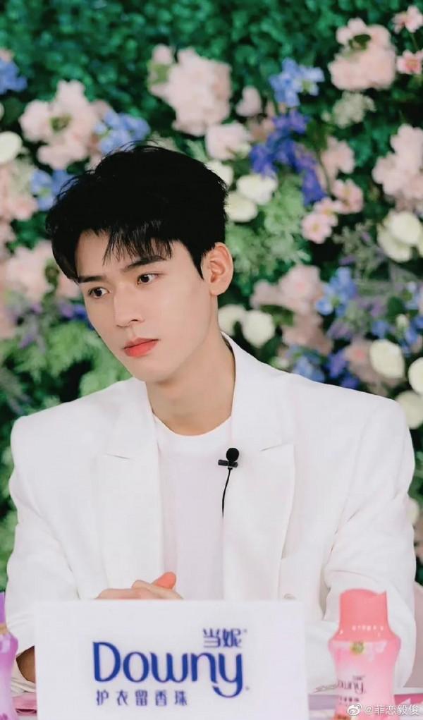 龔俊國風白衣大片，真·公子如玉啊