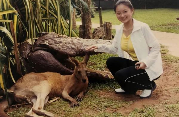 19歲輟學給張藝謀生3個娃、隱忍10年拿到結婚證,陳婷真的太狠了 19歲輟學給張藝謀生3個娃、隱忍10年拿到結婚證,陳婷真的太狠了