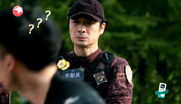 眾多男明星圍觀秦奮打架,假髮片脫落後吳鎮宇在一旁目瞪口呆 眾多男明星圍觀秦奮打架,假髮片脫落後吳鎮宇在一旁目瞪口呆