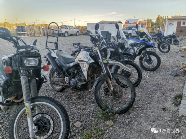 同是天涯淪落人 相逢何必曾相識