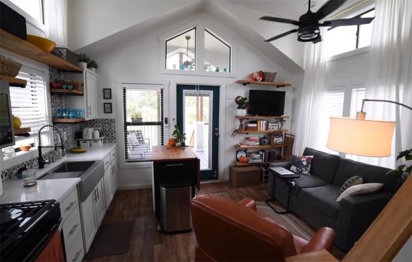 一位65歲奶奶獨居37㎡小家:利用4米層高做臥室,蝸居日子轉眼1年 一位65歲奶奶獨居37㎡小家:利用4米層高做臥室,蝸居日子轉眼1年