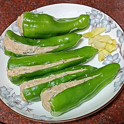 五郞草塘蝨魚釀青椒這樣做也太好吃了，每天下飯都靠它