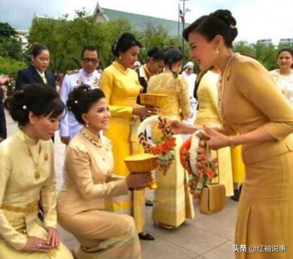 69歲泰王認清現實,跟軍方妥協原諒蘇提達,選擇犧牲西拉米母子 69歲泰王認清現實,跟軍方妥協原諒蘇提達,選擇犧牲西拉米母子