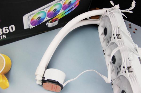 產品更新還真快,連水冷管都帶RGB光,炫彩機箱更添新裝 產品更新還真快,連水冷管都帶RGB光,炫彩機箱更添新裝