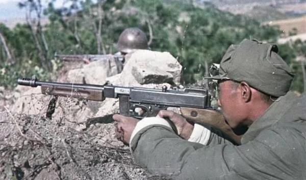 解放戰爭中，4萬多人的主力縱隊，為何只裝備了1萬多支步槍？