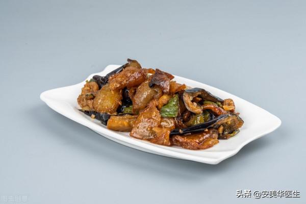 吃這些菜等於吃油，心血管專家從不點這&quot;八道菜&quot;