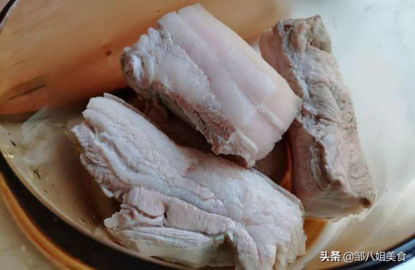 做回鍋肉，別隻會用醬油，牢記多放&OpenCurlyDoubleQuote;2個料&rdquo;，香味濃更正宗