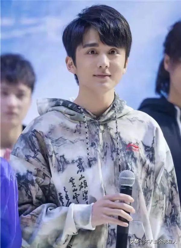 三白眼，斜視眼，鬥雞眼，這13位明星，被眼睛拉低了顏值