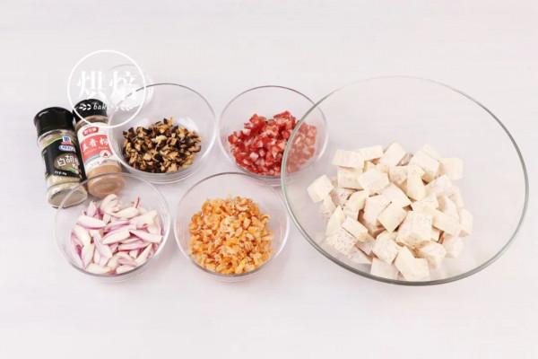 五香芋頭糕 鹹香軟糯 不用去茶樓 料足量多 一家六口不到20元 五香芋頭糕 鹹香軟糯 不用去茶樓 料足量多 一家六口不到20元