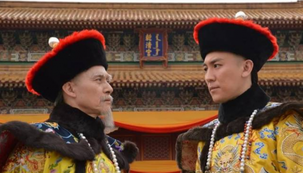 乾隆禪位後帶嘉慶去祭拜九歲的孩子，為何讓嘉慶行君臣跪拜大禮？